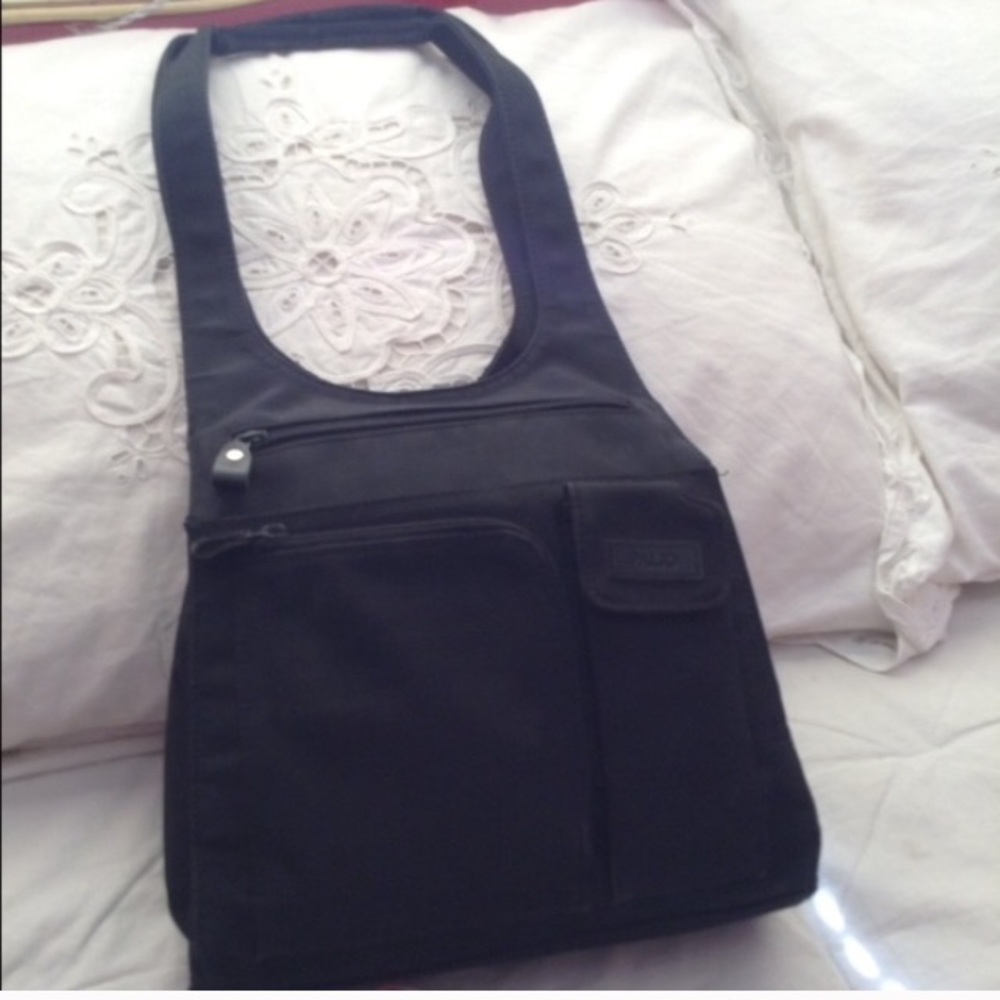 Y2K PALO BLACK HAND BAG
